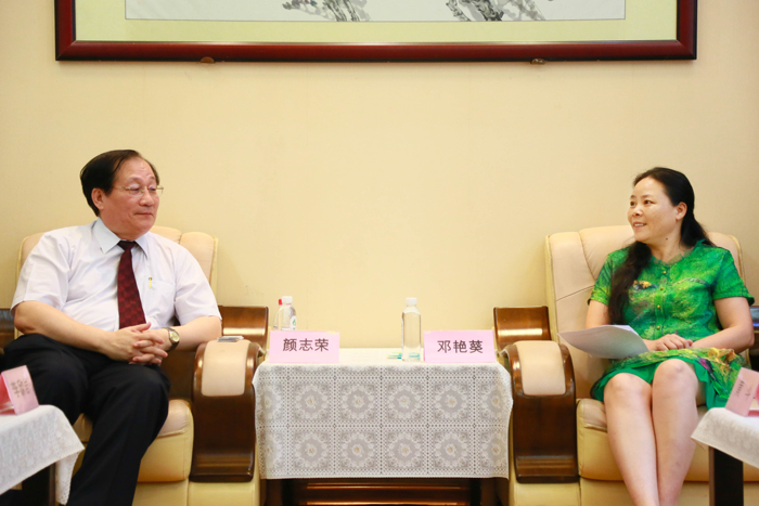 会见前,颜志荣副校长一行与我校设计,计算机,学前教育等专业的70多名